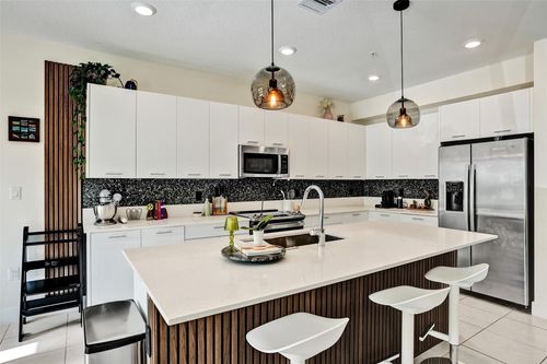 f109-8001 Nw 41st St, Doral, FL, 33166-6268 | Card Image