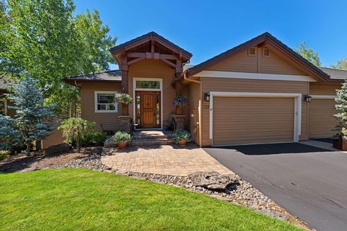 138 Nw Phils Loop, Bend, OR, 97703-5486 | Card Image