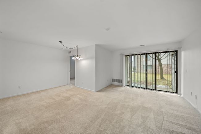 42565 Lilley Pointe Dr, Condo with 2 bedrooms, 2 bathrooms and null parking in Canton MI | Image 7