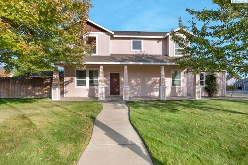 2002 Diamond Head Way, West Richland, WA, 99353-7828 | Card Image