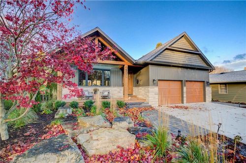 250 Stanley Dr, Waterloo, ON, N2L1H8 | Card Image