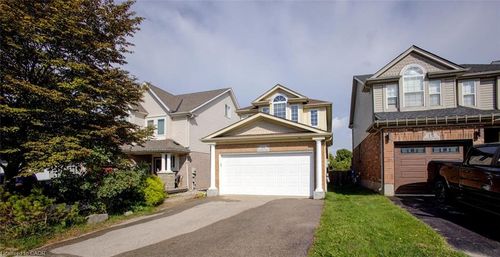 11 Kroeger Cres, Cambridge, ON, N3C4J7 | Card Image