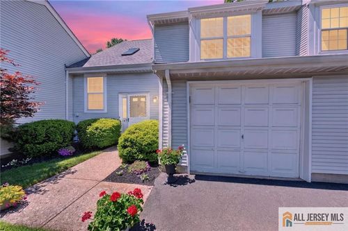 147 Picadilly Pl, Somerset, NJ, 08873-4942 | Card Image