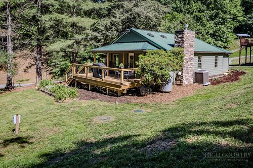 190 Yasmine Ln, Vilas, NC, 28692-9571 | Card Image