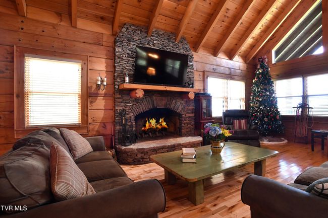 308 Walnut Mountain Farms Loop, House other with 4 bedrooms, 3 bathrooms and null parking in Roan Mountain TN | Image 13