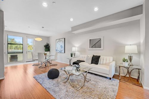 1220 66th St, Emeryville, CA, 94608 | Card Image