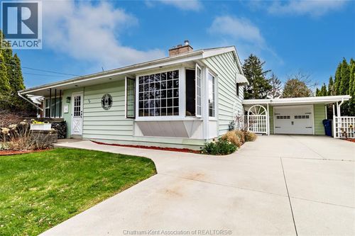 32 Maple St, Chatham, ON, N7L2E6 | Card Image