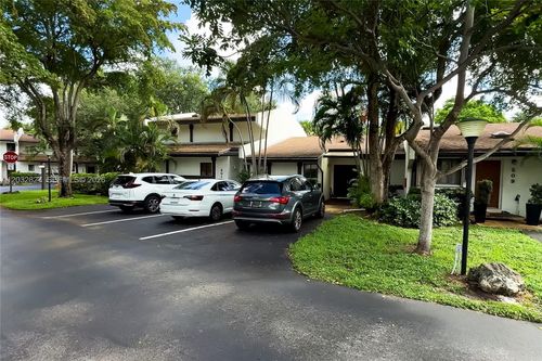 2a-505 Ne 199th Ln, Miami, FL, 33179-3004 | Card Image
