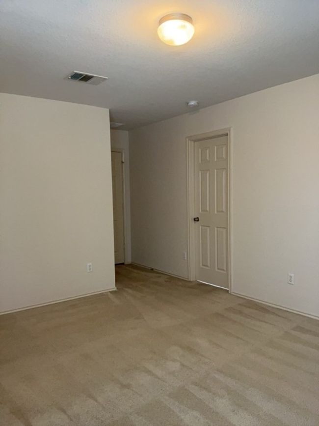 Bedroom with light colored carpet | Image 22