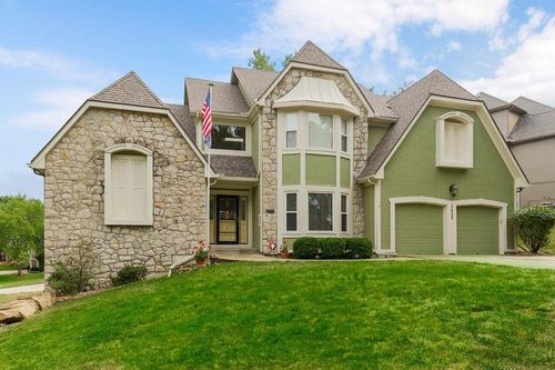 5633 Oakview St, Shawnee, KS, 66216-4671 | Card Image