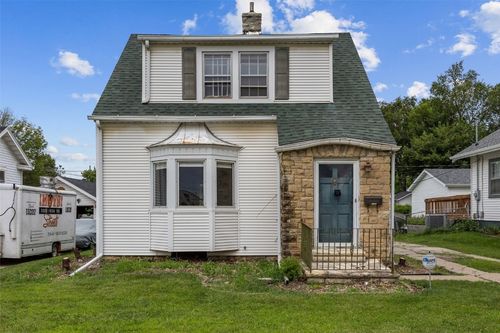 1716 1st Ave Nw, Cedar Rapids, IA, 52405-4841 | Card Image