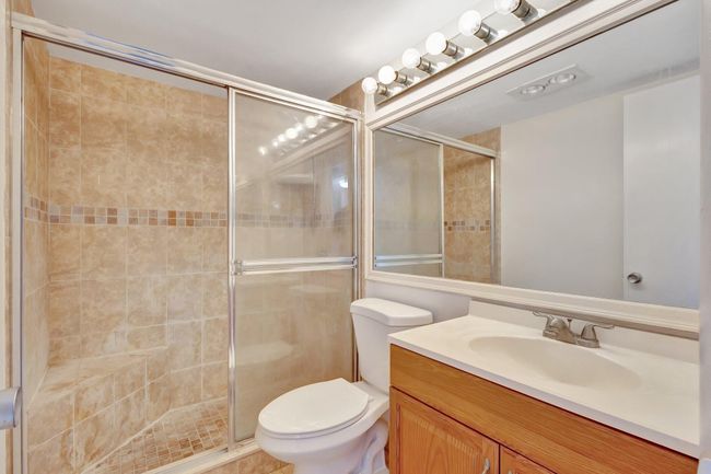 110 Sheffield E, Condo with 2 bedrooms, 2 bathrooms and null parking in West Palm Beach FL | Image 9