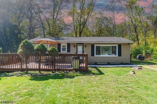 908 Willow Dr, Newton, NJ, 07860-4345 | Card Image