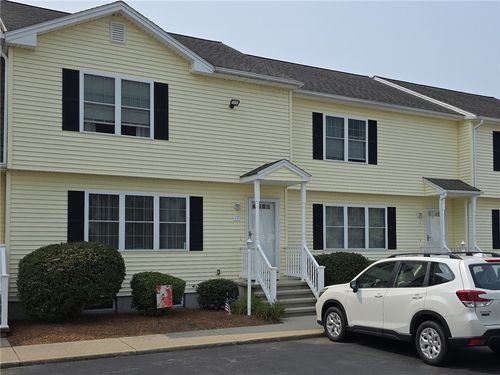 17 Hyde Ave, Pawtucket, RI, 02861-2901 | Card Image