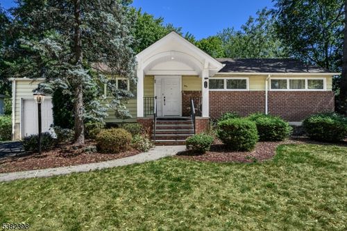 170 Oak Ave, River Edge, NJ, 07661-1028 | Card Image