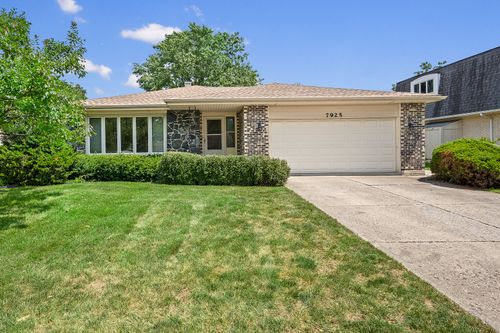 7925 Farmingdale Dr, Darien, IL, 60561-5215 | Card Image