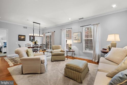 apt-211-500 Admirals Way, PHILADELPHIA, PA, 19146-5225 | Card Image