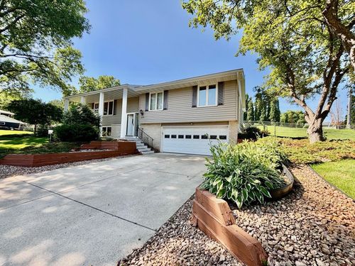 2515 River Hills Dr, Burnsville, MN, 55337-1164 | Card Image