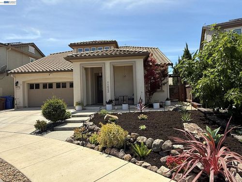 1022 Ginger Ct, Brentwood, CA, 94513-1297 | Card Image