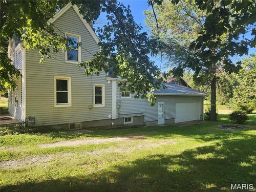 817 Union Ave, Belleville, IL, 62220-2347 | Card Image