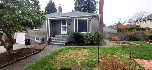 8011 Burke Ave N, Seattle, WA, 98103-4520 | Card Image