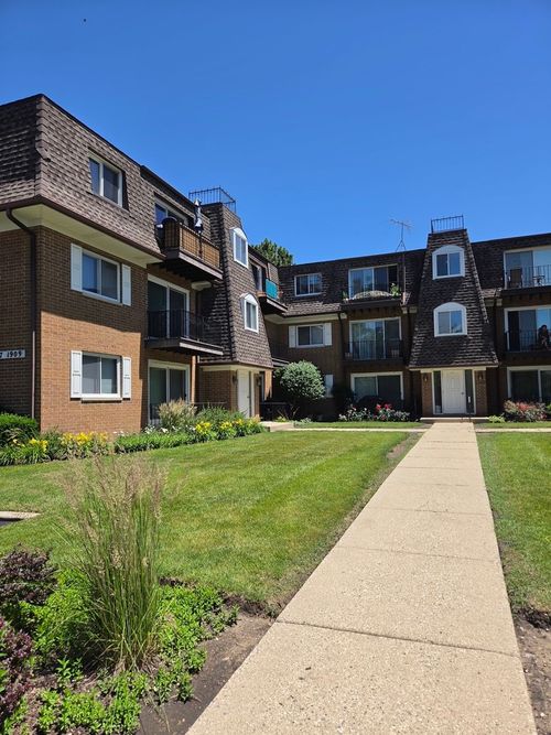 1b-1907 W Golf Rd, Mount Prospect, IL, 60056-4067 | Card Image