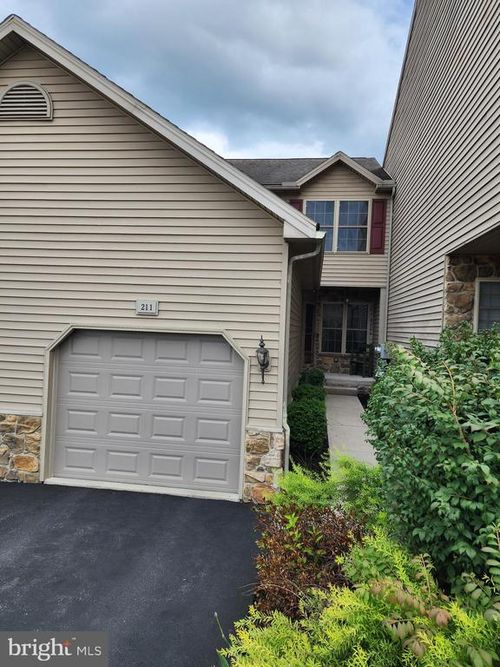 211 Fawn Ct, MARYSVILLE, PA, 17053-9209 | Card Image