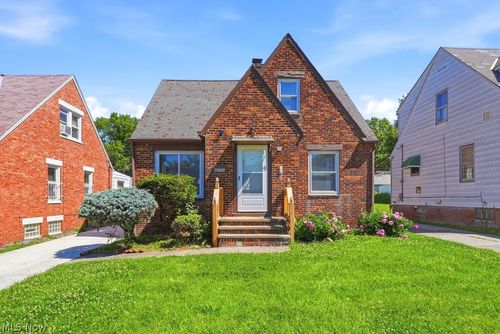 15705 Throckley Ave, Cleveland, OH, 44128-1262 | Card Image