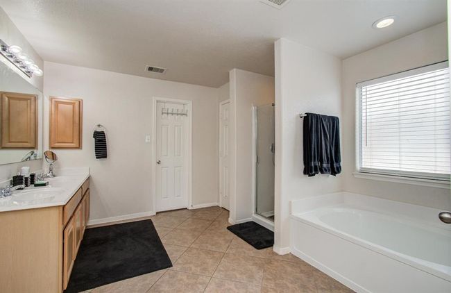 21522 Amesbury Meadow Ln, House other with 5 bedrooms, 3 bathrooms and 2 parking in Spring TX | Image 18