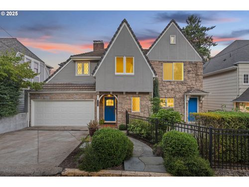 2869 Sw Champlain Dr, Portland, OR, 97205-5833 | Card Image