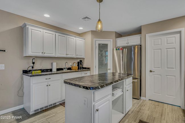 KITCHEN | Image 4