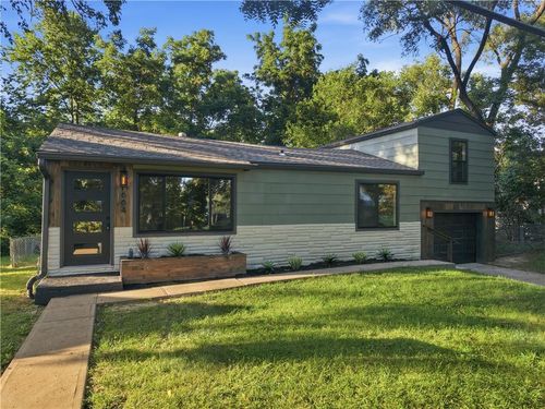 664 Doniphan St, Leavenworth, KS, 66048-3855 | Card Image