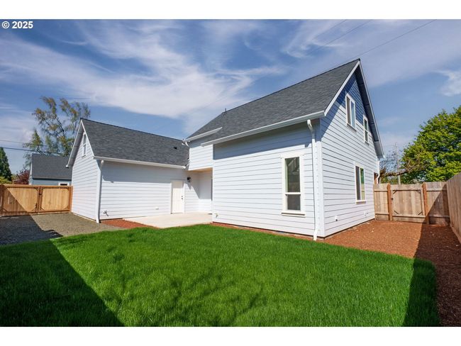 535 E St, House other with 4 bedrooms, 3 bathrooms and 1 parking in Independence OR | Image 37