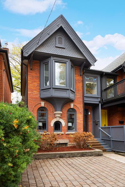 111 Cowan Ave, House other with 3 bedrooms, 2 bathrooms and 2 parking in Toronto ON | Image 2