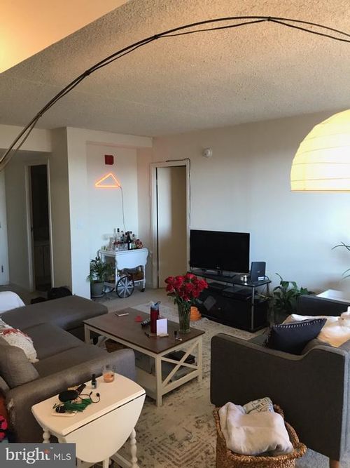 apt-610-530 S 2nd St, PHILADELPHIA, PA, 19147-2423 | Card Image