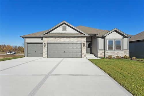 8890 N Monroe Ave, Kansas City, MO, 64156-3137 | Card Image