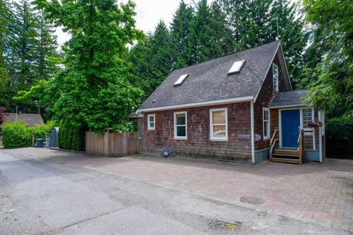 1075 Gladwin Dr, North Vancouver, BC, V7R1A1 | Card Image