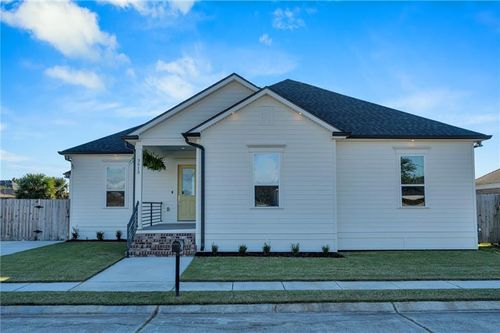 3513 Gallo Dr, Chalmette, LA, 70043-2628 | Card Image