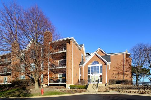 91-91 Hunt Club Dr, St. Charles, IL, 60174-4703 | Card Image