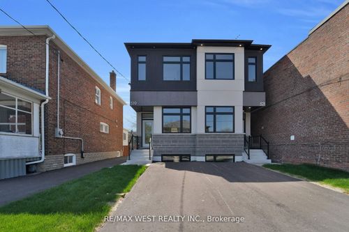 lower-521 St Johns Rd, York, ON, M6S2L7 | Card Image