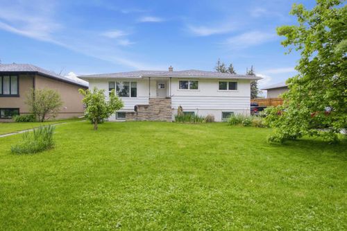 2026 27 St Se, Calgary, AB, T2B0P7 | Card Image