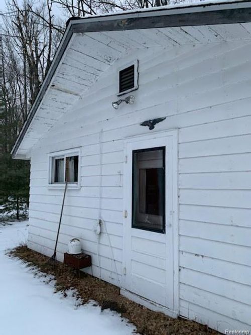 5141 Carpenter Rd, Tawas City, MI, 48763-9724 | Card Image