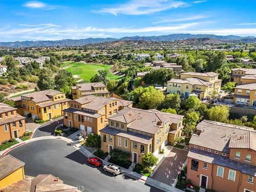 66-27035 Fairway Ln, Valencia, CA, 91381-0670 | Card Image