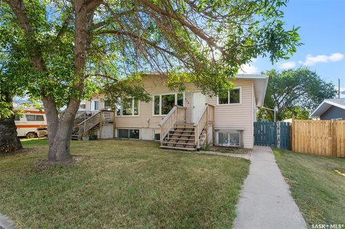 410-412 3rd St E, Delisle, SK, S0L0P0 | Card Image