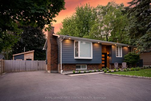 155 Napier St, Barrie, ON, L4M1W7 | Card Image