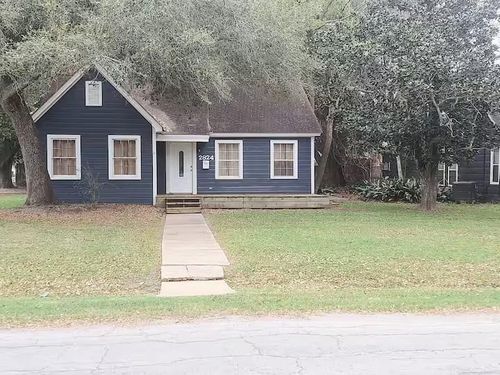 2824 5th St, Bay City, TX, 77414-6318 | Card Image