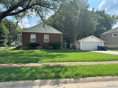 10124 Saint Martha Ln, Saint Ann, MO, 63074-2936 | Card Image