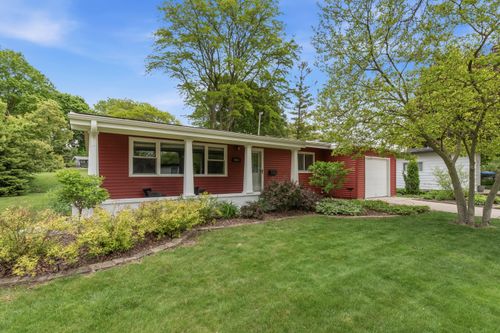5633 Bentwood Ln, Greendale, WI, 53129-1806 | Card Image