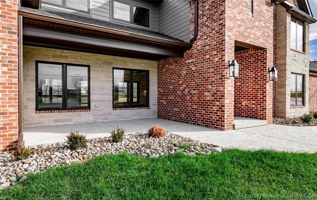 5560 Old Vincennes Rd, Home with 4 bedrooms, 4 bathrooms and null parking in Floyds Knobs IN | Image 5