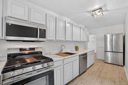 3a-19 Old Mamaroneck Rd, White Plains, NY, 10605-1733 | Card Image